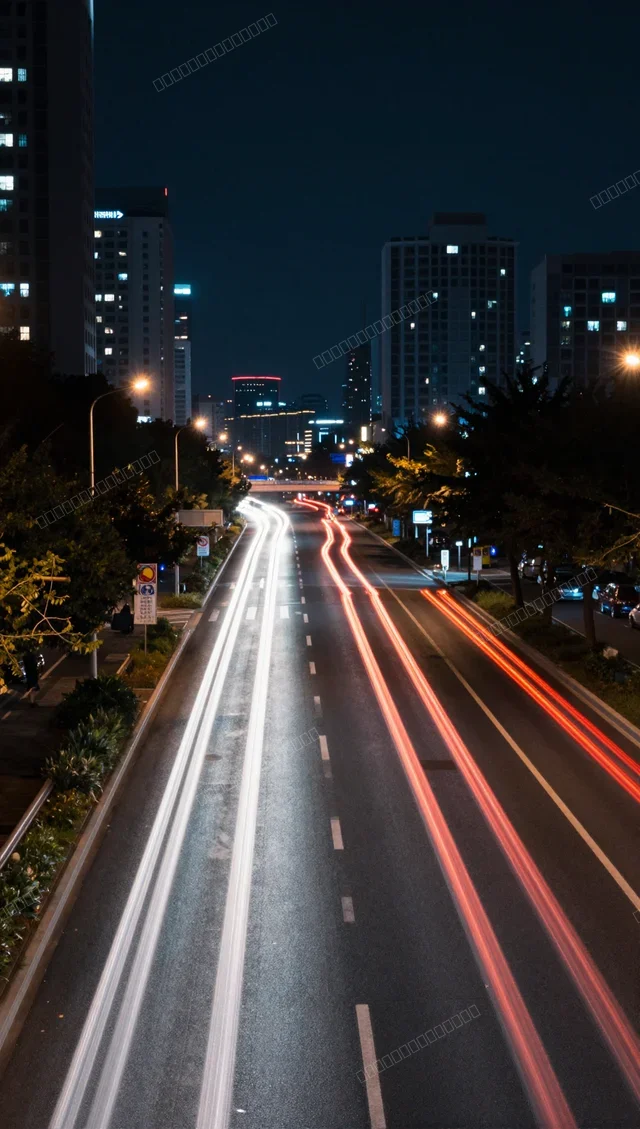 夜间霓虹光轨城市壁纸